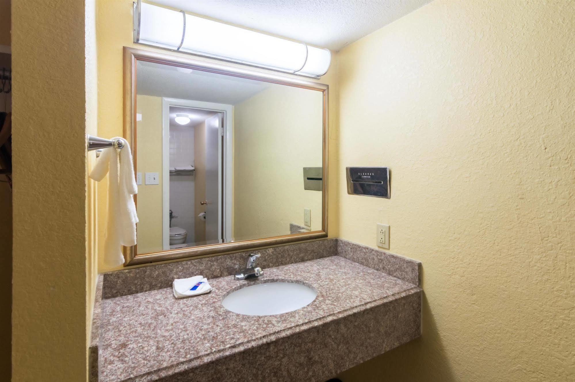 Delux Inn Wichita Falls Εξωτερικό φωτογραφία