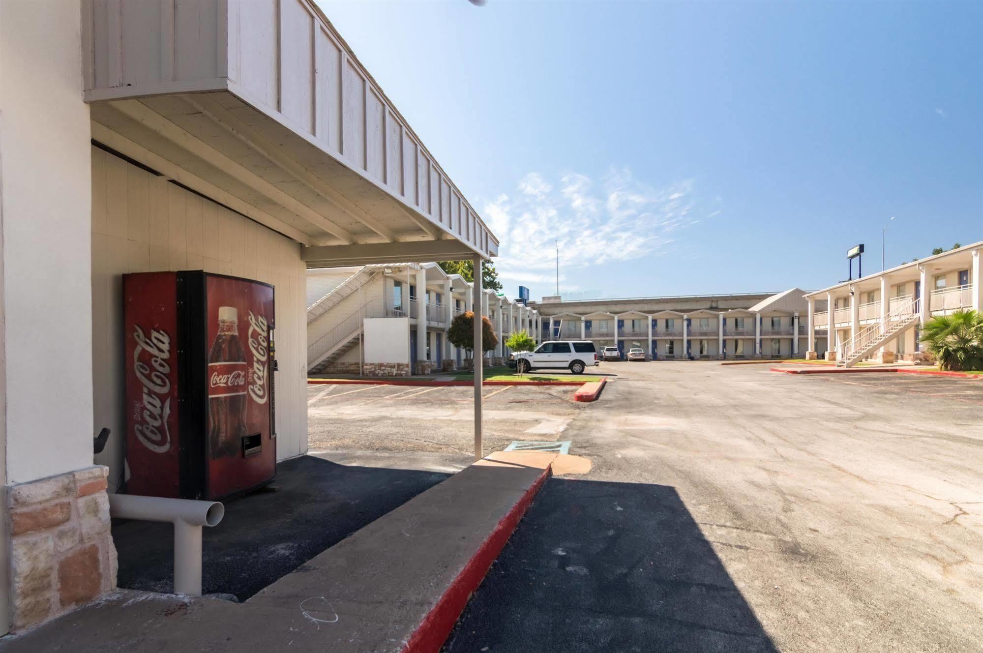 Delux Inn Wichita Falls Εξωτερικό φωτογραφία