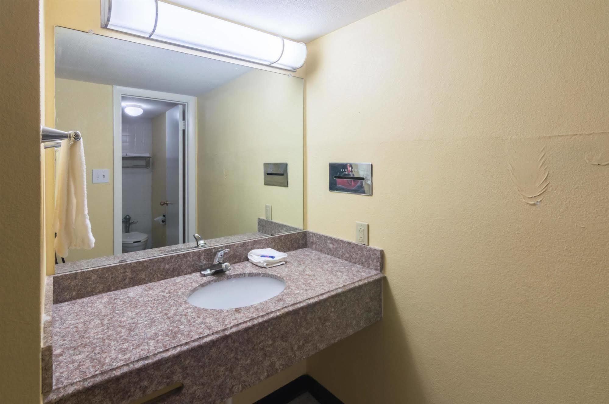 Delux Inn Wichita Falls Εξωτερικό φωτογραφία